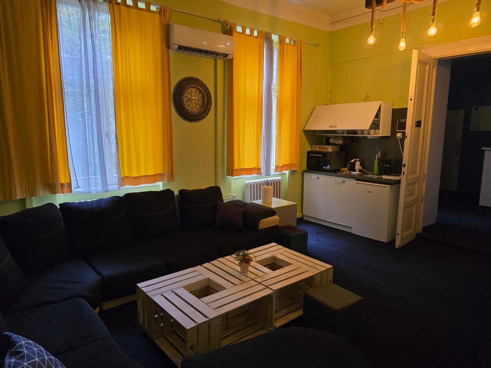 Spacious Tuzlaks Apartments Sarajevo Ferhadija Екстер'єр фото
